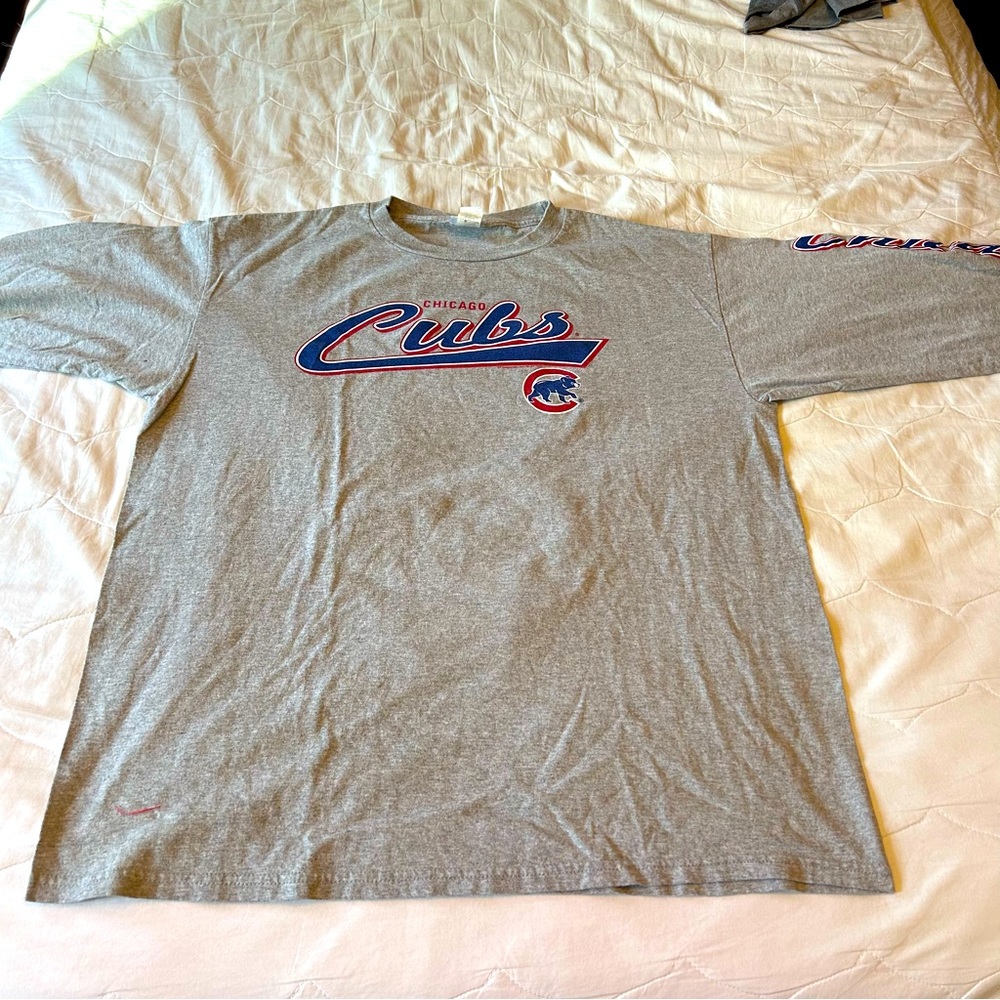 Chicago Cubs baseball tee shirt,  XL excellent condition t-shirt long sleeve